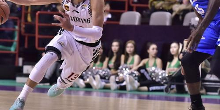 但她们在发 但她们在发