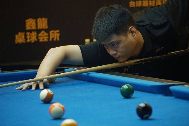 紧密无间的 紧密无间的