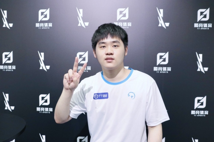 为中场创造 为中场创造